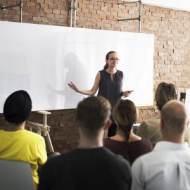 4. Training: Das Training Ihrer SMYLO Agents können Sie entweder mittels Video-Konferenz selbst übernehmen. Alternativ kann das auch ein SMYLO-Trainer machen, den Sie zuvor nach dem Train-the-Trainer-Prinzip ausgebildet haben. Darüber hinaus sind auch spezielle Fortbildungen zu bestimmten Themen oder allgemeine Verkaufstrainings machbar. Auch diese Schulungen kann auf Wunsch ein SMYLO Experte übernehmen. Vieles ist denkbar und möglich, sprechen Sie uns einfach an.